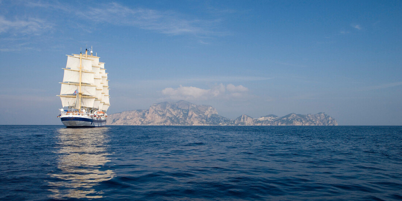 Großsegler Royal Clipper unter vollen Segeln, nahe Capri, Kampanien, Italien, Europa